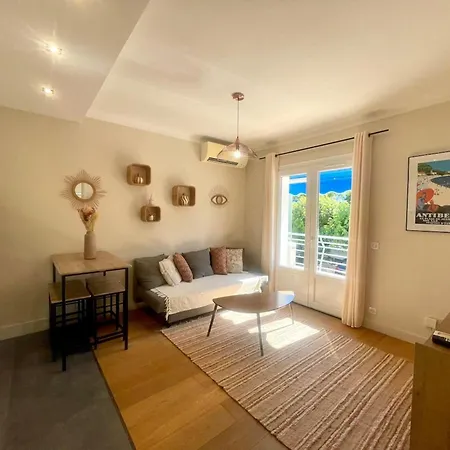 Cozy For 2 In Antibes